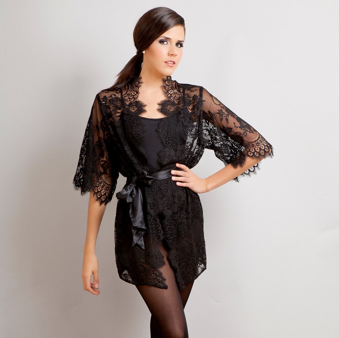 Swan Queen Boudoir Scalloped Lace Kimono Robe in Black; Fine French Lace  Bridal Lingerie; Short Sheer Dressing Gown, Delicate Lace Cover Up