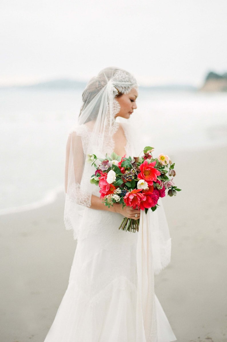 Mar Scalloped French Lace Juliet Veil in Ivory silk tulle image 1