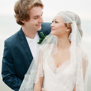 Mar Scalloped French Lace Juliet Veil in Ivory silk tulle image 3