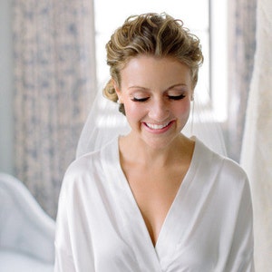 Samantha Silk Bridal Robe Satin Kimono in Off White; Bridesmaids Wedding Day Getting Ready Robe; Genuine Silk Luxury Honeymoon Lingerie