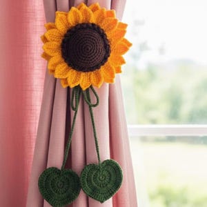 sunflower curtain holder / daisy curtain ornament / flower curtain tie