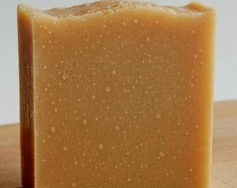 Saponetta al latte di capra, naturale, delicata e senza profumo, per la cura della pelle di tutta la famiglia.