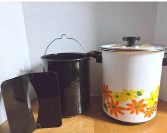 Ensemble cuiseur vapeur EKCO Country Garden en émail, Floral Italie années 70 rétro