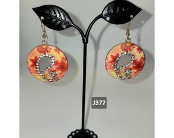 VTG Boho Floral Yin Yang Dangle Earrings Rhinestone Accent Gold Tone- J377