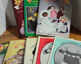 Lot de 8 livres de patrons de couture/tricotage pour poupée bébé vintage des années 80