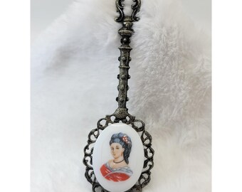 Vintage Decorative Portrait Lady Ornate Metal Cameo Collectible- C178