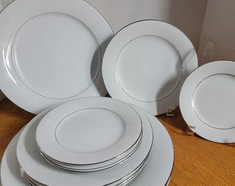 Noritake Buenavista Bone China Dinner Plates Floral Pattern #9728