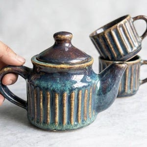 Handgemaakt keramisch theeservies voor twee personen – Rustieke aardewerken theepot met kopjes, kerstcadeau