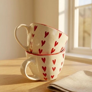 Met de hand beschilderd hart keramische mokken set van 2, ambachtelijk aardewerk paar koffiekopjes