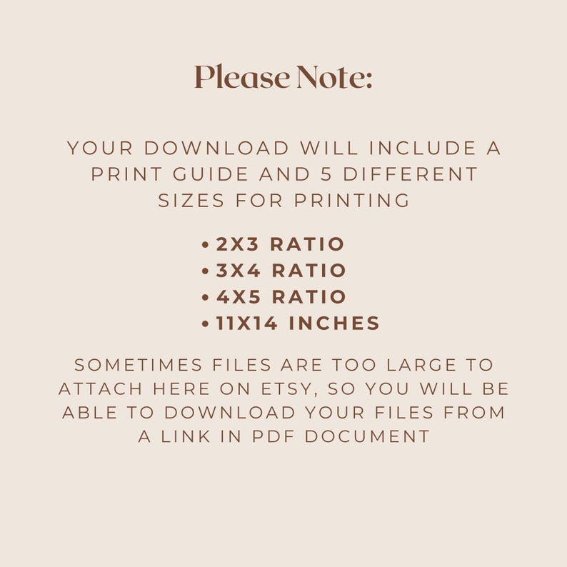 Puede incluir: Impresi&oacute;n digital beige con el texto "Please Note:" en la parte superior. El texto detalla que la descarga incluye una gu&iacute;a de impresi&oacute;n y 5 tama&ntilde;os para imprimir, incluyendo 28x36 cm. Texto adicional explica c&oacute;mo descargar archivos.