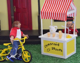 1/12 Scale Miniature Dollhouse Lemonade Stand with Posable Dolls - OOAK Handmade