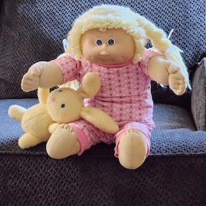 Cabbage Aufnäher Puppenkleidung - Handgemacht für 16 - 17 Zoll Puppen - Pink Bunny Pyjamas - EXKLUSIVER STOFF