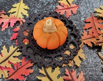 Dollhouse Miniature Paper Doilies with Pumpkin Pattern, Set of 5 Black