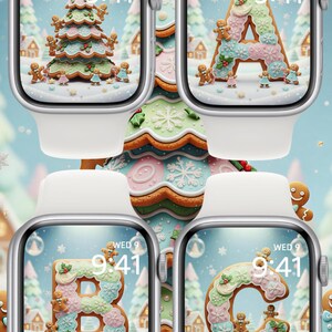 以下が含まれることがあります： 4台の白いスマートウォッチのデジタルディスプレイに、クリスマスのテーマが表示されています。画面には、クリスマスツリーやアルファベットのA、B、Cが描かれており、パステルカラーのアイシングや小さなジンジャーブレッドマンのフィギュアで装飾された、ジンジャーブレッド風のグラフィックが特徴です。