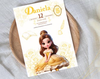 Op de afbeelding: Een witte uitnodigingskaart met gouden tekst en een illustratie van een prinses in een gele jurk. De kaart bevat de naam "Daniela", de datum "12 november" en evenementdetails. Gouden rozen en andere elementen omringen de prinses.