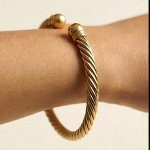 Pulsera rígida de cable trenzado chapada en oro de 18 quilates / Brazalete resistente al deslustre