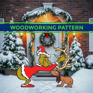 Peut inclure: Image de dessin animé du Grinch portant un chapeau de Père Noël et un costume rouge, interagissant avec un renne marron. Le texte "WOODWORKING PATTERN" est affiché sur une bannière bleue. Fond de scène de Noël enneigée.