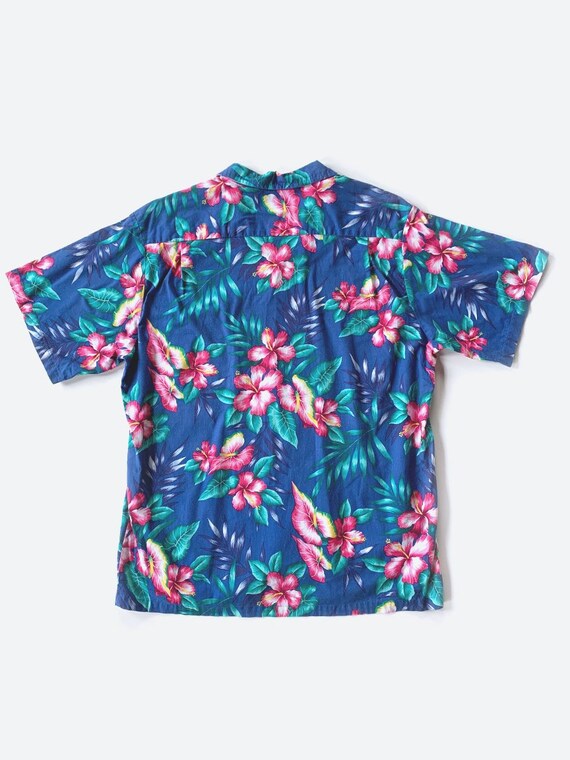 Island paradise Hawaii top with pink Hibiscus and real coconut buttons. Vintage blue hawaiian shirt