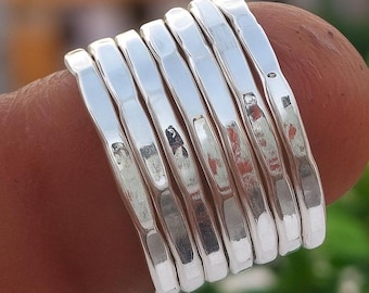 Set di anelli impilabili in argento sterling martellato fatti a mano (7)