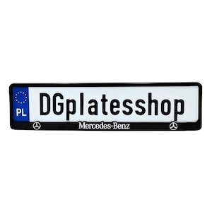 Puede incluir: Placa de matrícula rectangular con borde negro. La placa tiene el texto "DGplatesshop" en negro, con "Mercedes-Benz" debajo. La placa presenta el símbolo de la Unión Europea y las letras "PL". Logotipo de Mercedes-Benz a cada lado.