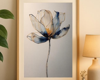 Könnte beinhalten: Gerahmtes Kunstwerk mit einer stilisierten Blume. Die Blütenblätter sind eine Mischung aus Weiß und Blau, mit goldenen Details. Die Blume hat einen schlanken, dunklen Stiel, vor einem neutralen Hintergrund. Das Kunstwerk ist in einem hellen Holzrahmen präsentiert.