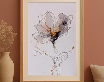 Könnte beinhalten: Abstrakter floraler Kunstdruck in einem Holzrahmen. Das Kunstwerk zeigt ein zartes Blumendesign mit schwarzen Umrissen, weichen grauen und beigen Blütenblättern und goldenen Akzenten. Die gerahmte Kunst wird auf einem Holztisch ausgestellt.