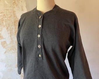 Vintage 1950s wool sweater | 3/4 sleeves | Mother-of-pearl buttons | 1950s sweater
