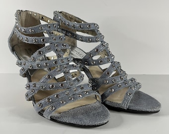 Sandali con tacco a gabbia borchiati Michael Kors – Sandali Glam in pelle scamosciata blu ghiaccio, taglia 6