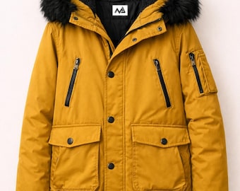 Chaqueta parka amarilla mostaza con capucha de piel negra