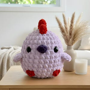 Könnte beinhalten: Rustikales Holzschild mit dem Text "Welcome to our home" in weißer Schrift. Das Schild hat eine Used-Optik und ein schlichtes, einladendes Design, perfekt für die Dekoration der Haustür.