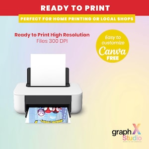 Pu&ograve; includere: Una stampante bianca e nera con un foglio di carta bianca che esce dalla parte superiore. La stampante sta stampando un'immagine colorata di personaggi dei cartoni animati. Il testo sull'immagine recita "Ready to Print High Resolution Files 300 DPI" e "Easy to customize Canva FREE".