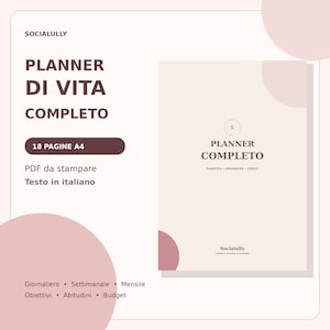 Puede incluir: Un planificador de vida digital en italiano con una cubierta de color beige claro que presenta el texto PLANNER COMPLETO, PLANIFICA, ORGANIZZA, CRESCI y Socialully. El documento incluye 18 páginas A4 para seguimiento diario, semanal y mensual.