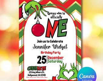 Pode incluir: Um convite de aniversário com tema natalino com elementos do Grinch. O design apresenta o texto "Guess who is officially ONE" com uma bola vermelha e elementos temáticos do Grinch. O convite inclui o nome "Jennifer Widget" e detalhes da festa.