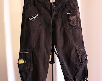 Vintage Blanco Y2K cargocapribroek – gewassen zwarte militaire patches, streetwearjeans met lage taille