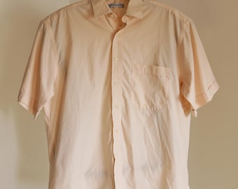 Camisa vintage de manga corta color melocotón con botones de Yves Saint Laurent – Estilo retro formal YSL XL