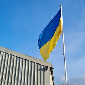 Bandiera ucraina completamente cucita