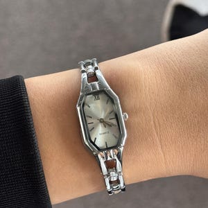 Srebrny damski zegarek na bransoletce, stalowy zegarek kwarcowy, mała tarcza, prezent dla niej