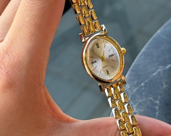 Orologio da polso da donna con bracciale ovale dorato, elegante orologio al quarzo con quadrante a numeri romani.