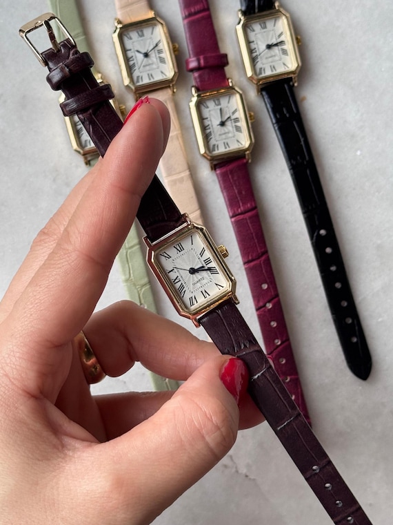 Vintage Leather Watch with Day Date - Minimalist Waterproof Quartz Wrist Watch Vintage Brown Faux Leather Watch: Minimalist Women main image 3