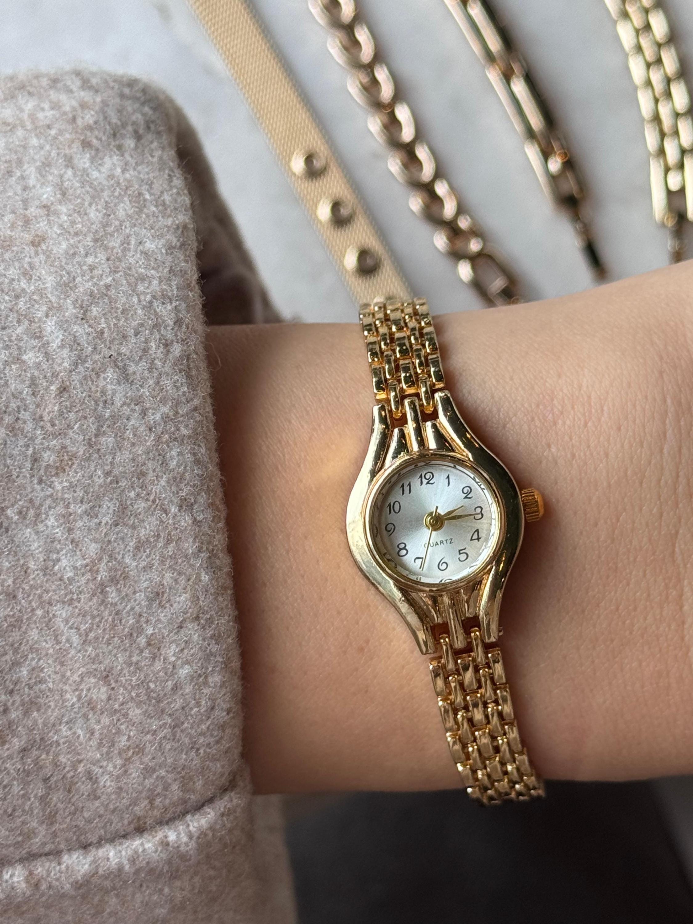 SKU0597Retro Gold White Women Minimalist Watch Bracelet Stainless steel+gift bag Vintage Gold Minimalist Watch – Antiqlux main image 2