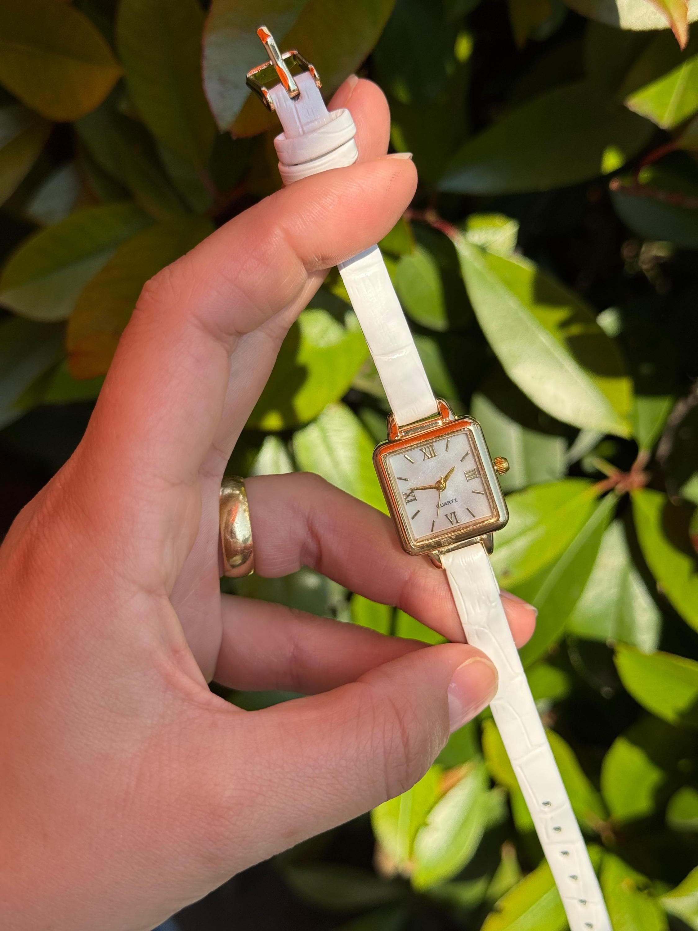 Vintage Women\'s Leather Wrist Watch – Small Gold Oval Square Case, Minimalist Mini Oval Gold | Rosefield Official – Rosefield Women main image 2
