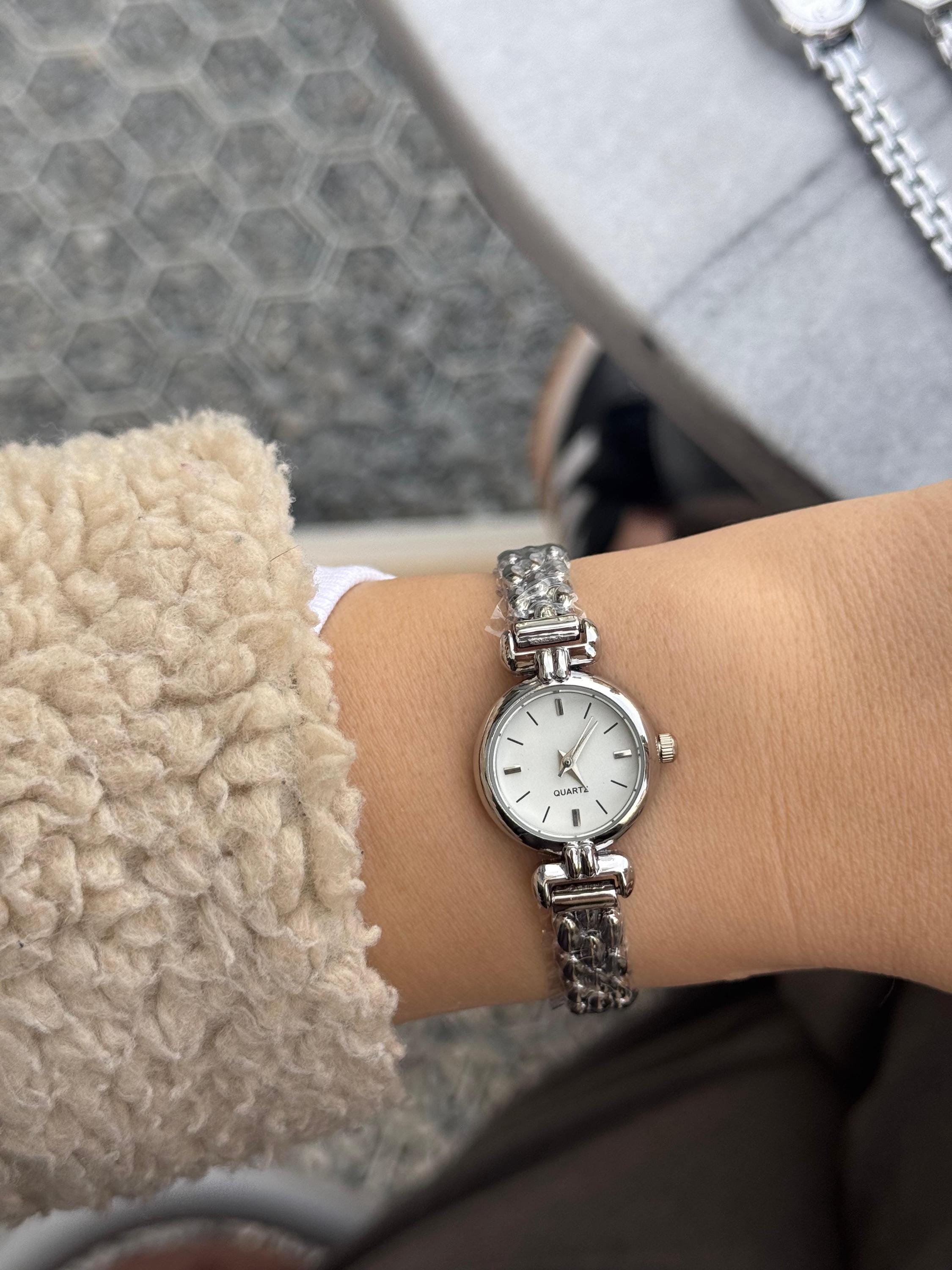 Silver Bracelet Watch: Small Dial Quartz, Minimalist Style  display picture 1