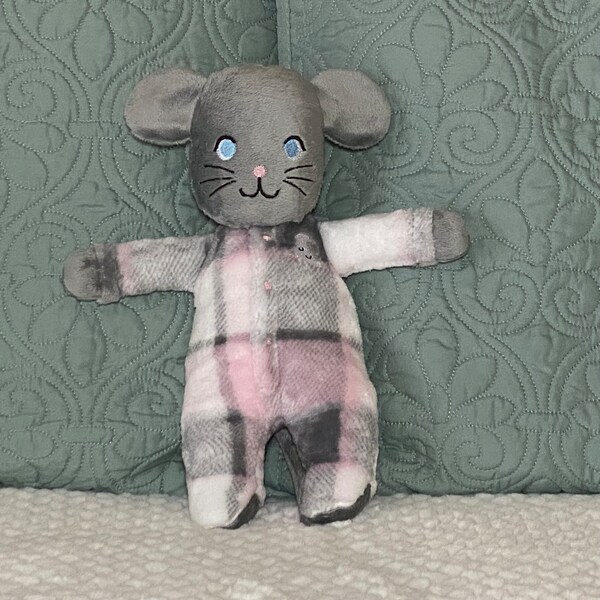 Whimsical Mouse Doll in Pink Plaid PJs | Moveable Head for Imaginative Play | Soft and Cuddly Toy for Kids | Storytelling Fun