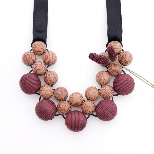 Collier tendance en bois de palmier durable/perles/rubans en tissu rouge, gros collier de perles en bois, bijoux modernes en bois naturel