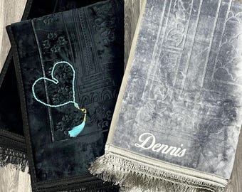 Gevoerd gebedskleed, Seccade met naam