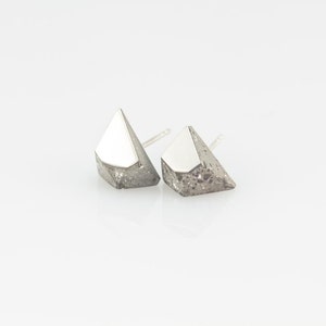 Concrete earrings - Sterling silver and concrete earrings - Stud earrings - Pyramidal earrings - Grey and silver earrings - Cement earrings