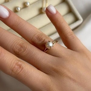 14K Solid Gold Freshwater Real Pearl Ring, Elegant Engagement Ring, Dainty Pearl Jewelry, Anniversary Gift for Her, Ring for Women, Thaleia