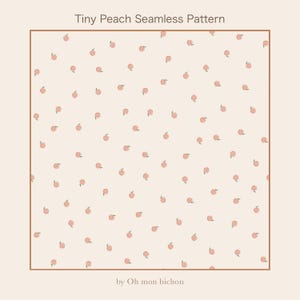 Peut inclure: Un motif sans couture avec de minuscules illustrations de pêches dispersées sur un fond crème. Les pêches sont roses avec des feuilles vertes. Le texte "Tiny Peach Seamless Pattern" est en haut et "by Oh mon bichon" en bas.