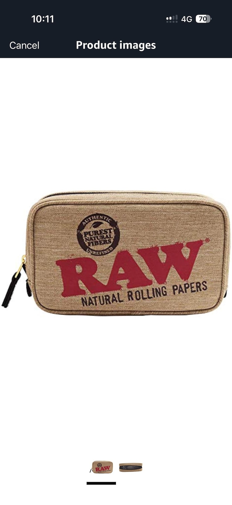 Pu&ograve; includere: Astuccio rettangolare beige con la scritta "RAW" in rosso e "NATURAL ROLLING PAPERS" sotto. Presenta una cerniera nera e un logo circolare con la scritta "AUTHENTIC PUREST NATURAL FIBERS UNREFINED".