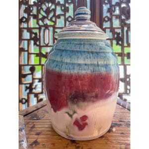 Vaso in ceramica dello studio di Michael Crumb, firmato 1980, in porcellana tornita a mano con coperchio, documentato in museo.